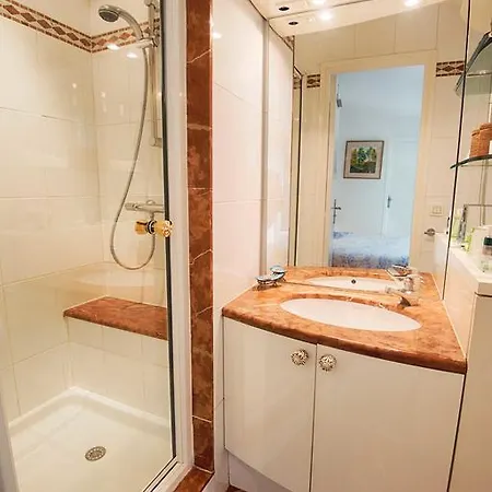 Paris-oasis Montmartre * Párizs