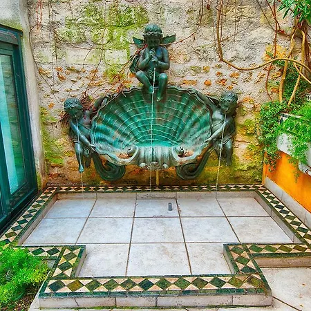 Paris-oasis Montmartre * פריז