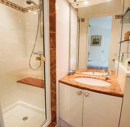 Paris-oasis Montmartre * Paříž